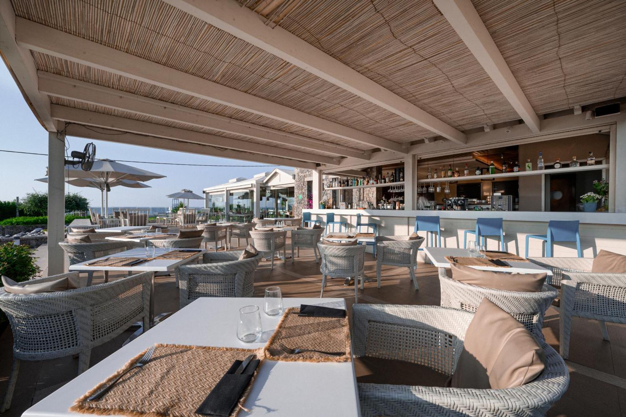Restia (Adults Only) Hotel Paralía Almirú Kültér fotó