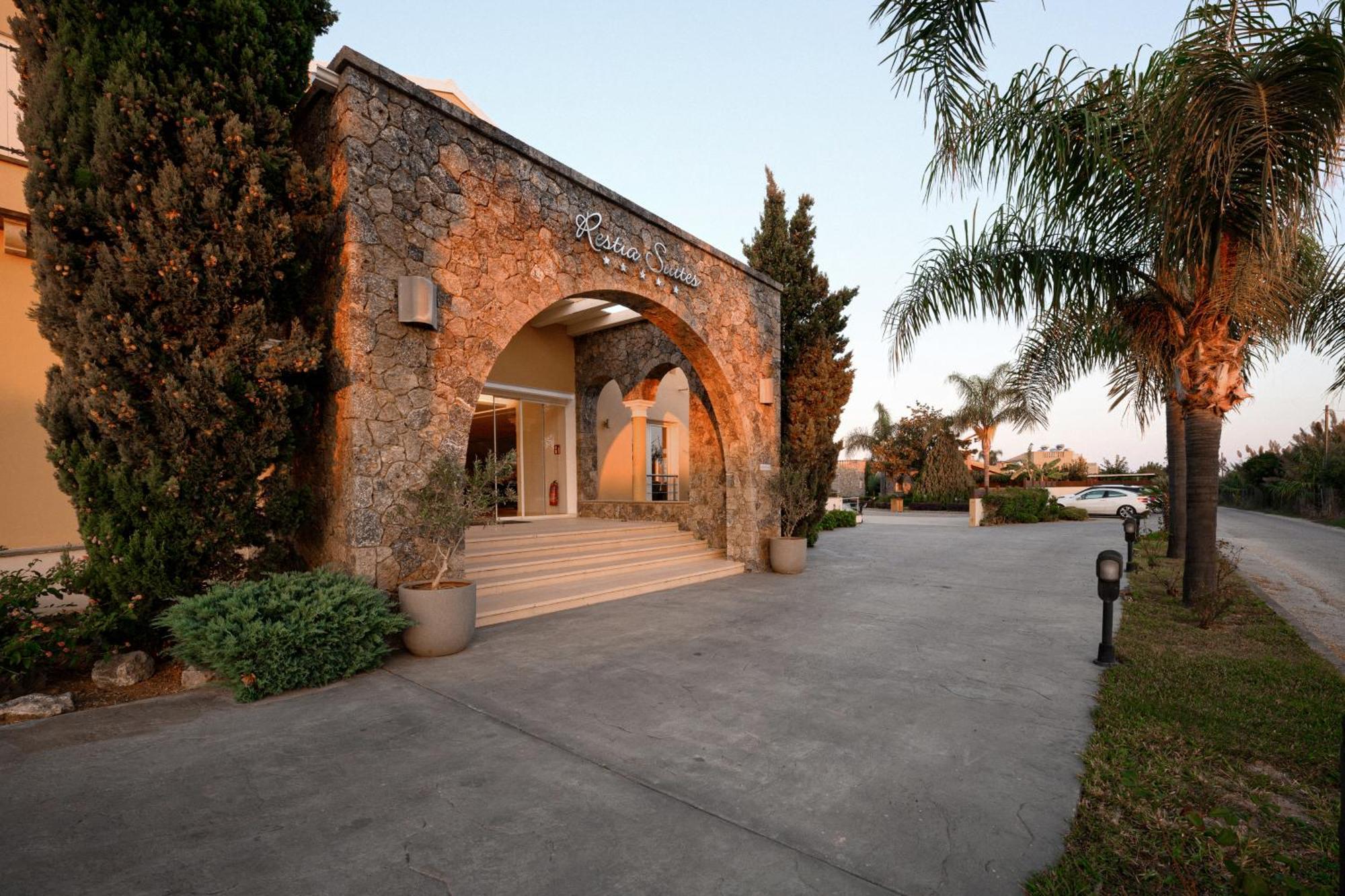 Restia (Adults Only) Hotel Paralía Almirú Kültér fotó