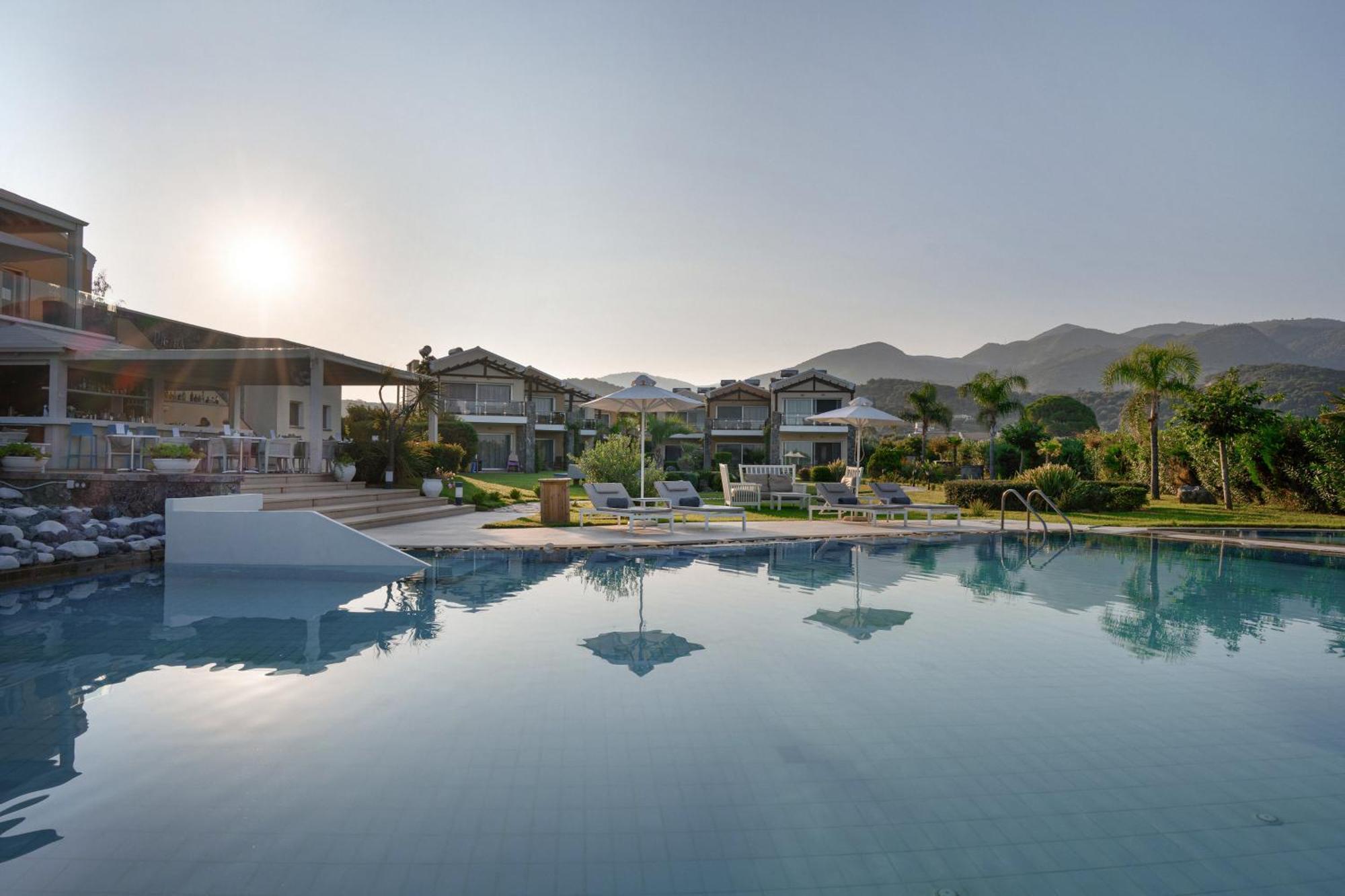 Restia (Adults Only) Hotel Paralía Almirú Kültér fotó